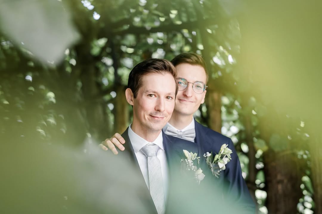Eure Liebe im Fokus – stilvoll, authentisch und mit viel Gefühl fotografiert.